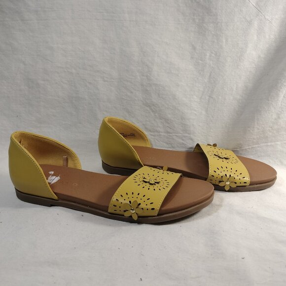 Andiamo Slip-on Flat Sandals - Picture 1 of 9